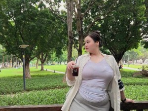 农村老妇BBWBBWBBWBBWBBWW 农村老妇的神秘生活：BBWBBWBBWBBWBBWW 背后的故事